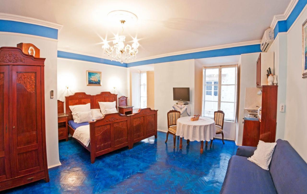 Big Blue Old Town Centre Apartment ดูบรอฟนิก ภายนอก รูปภาพ